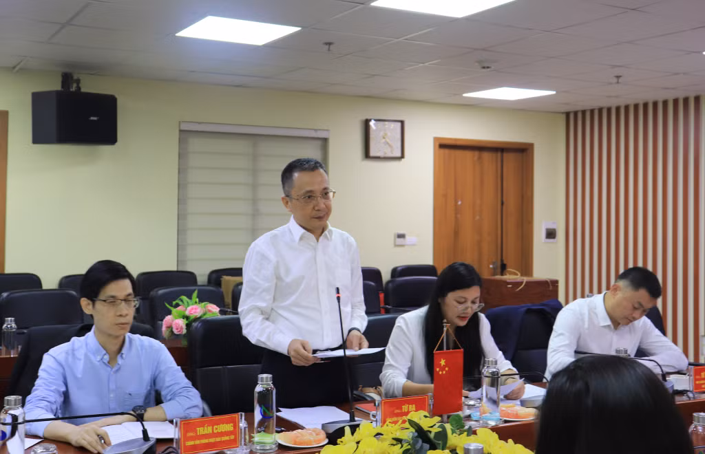 Đồng chí Từ Ba, Tổng Biên tập Tập đoàn Truyền thông Nhật báo Quảng Tây (Trung Quốc) phát biểu tại buổi làm việc.