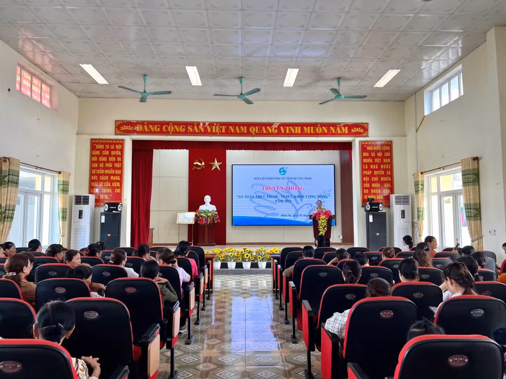 Hội LHPN tỉnh tổ chức hoạt động truyền thông "ATTP - Vì sức khỏe cộng đồng năm 2023. Ảnh: Hội LHPN tỉnh