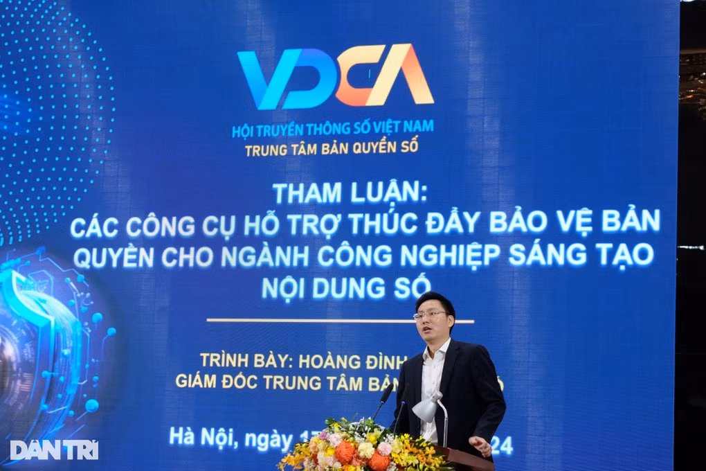 ông Hoàng Đình Chung, giám đốc Trung tâm bản quyền số nhấn mạnh vai trò của công nghệ và ứng dụng AI để chống vấn nạn đánh cắp bản quyền (Ảnh: Nguyễn Nguyễn).
