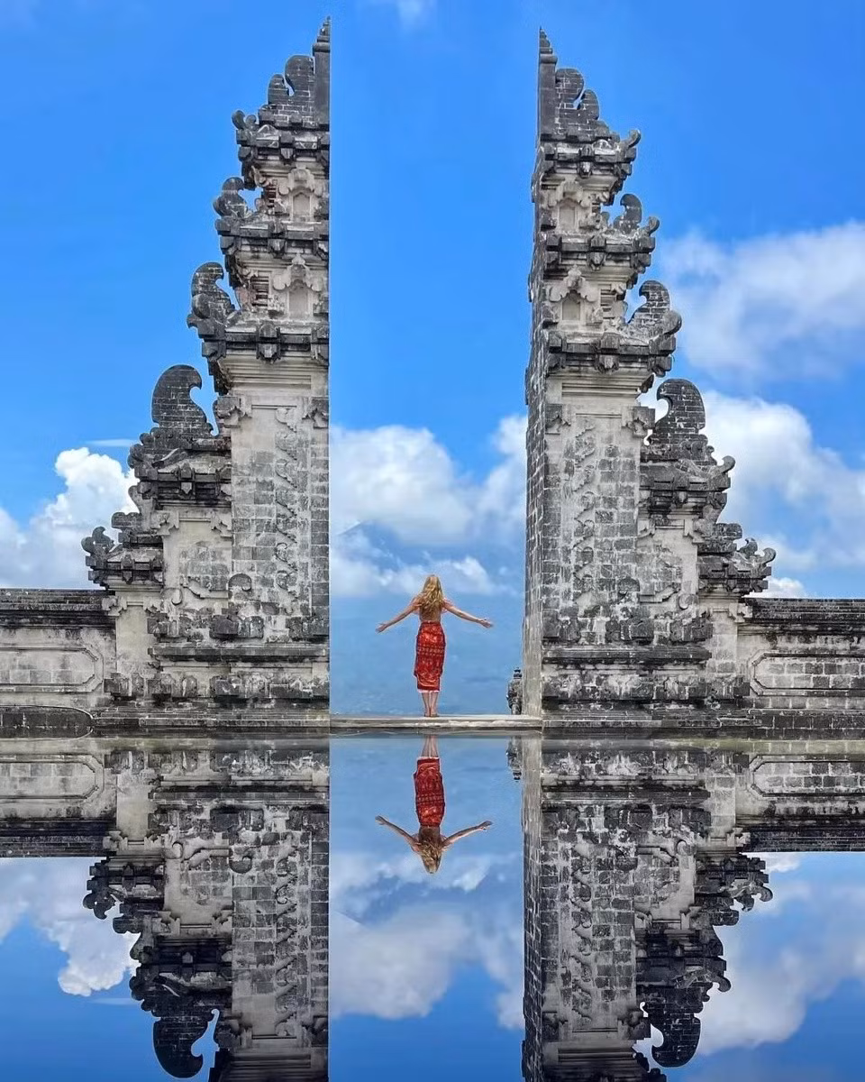 Hiện nay, đảo Bali của Indonesia áp đặt khoản phí du lịch 150.000 rupiah (tương đương 9,5 USD)/người. Số tiền thu được sẽ sử dụng để bảo tồn di sản văn hóa của hòn đảo và thúc đẩy du lịch bền vững. Ảnh: @discoverbalidaily.