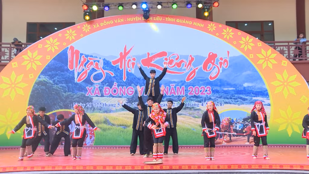 Ngày hội Kiêng gió ở xã Đồng Văn (huyện Bình Liêu) được tổ chức vào ngày 4/4 âm lịch hằng năm
