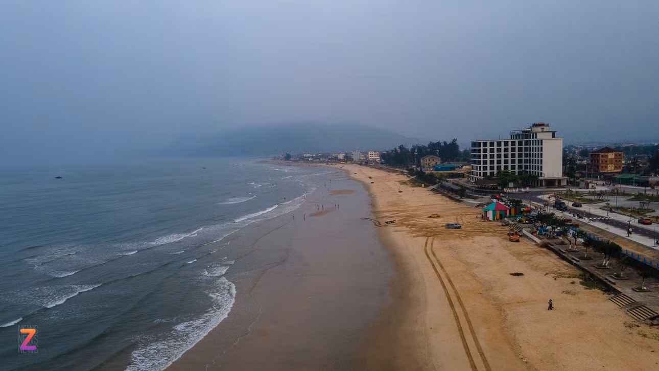 Tuyến đường chạy qua Khu du lịch biển Thiên Cầm, huyện Cẩm Xuyên