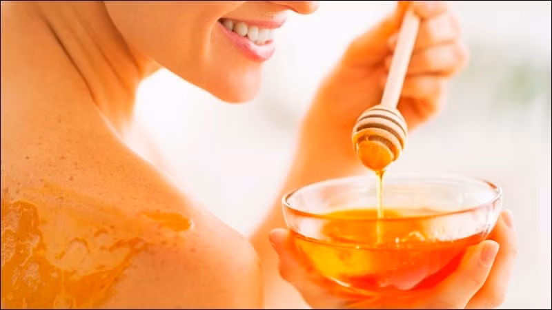 Mật ong hỗ trợ chữa làn da bị cháy nắng.