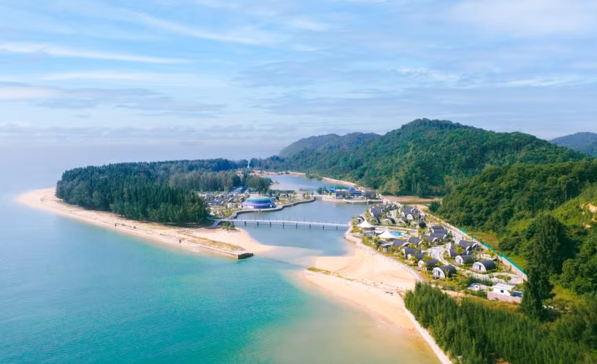 Nghỉ dưỡng tại Đầu Rồng Resort - Cái Chiên Island đang trở thành lựa chọn của nhiều du khách khi tới với xã đảo Cái Chiên.