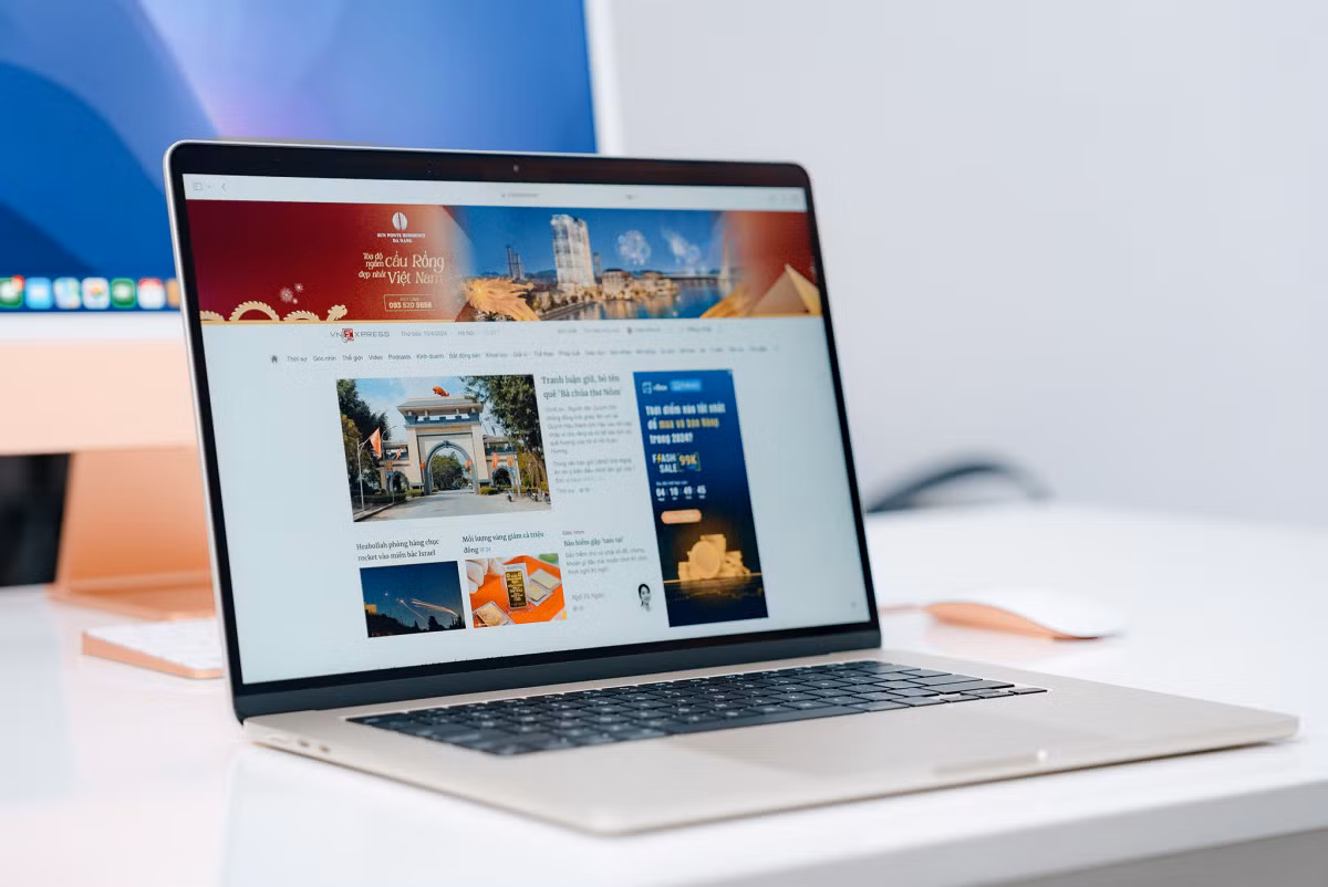 Mở hộp MacBook Air 15 inch dùng chip M3 ảnh 1