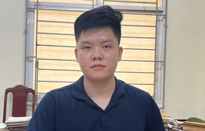Hoàng Khương Duy tại cơ quan công an.