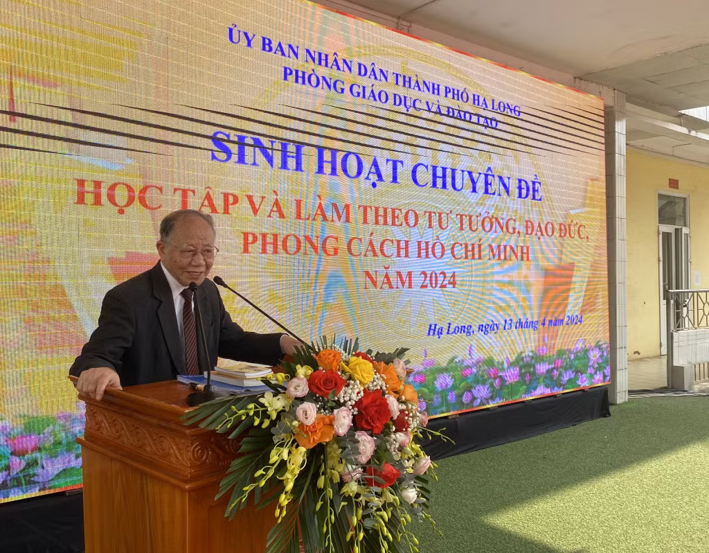 Giáo sư, Nhà giáo ưu tú Hoàng Chí Bảo - Chuyên gia cao cấp, nguyên Ủy viên Hội đồng lý luận Trung ương nói chuyện về “Học tập và làm theo tư tuởng, đạo đức, phong cách Hồ Chí Minh về xây dựng văn hóa, con người Việt Nam".