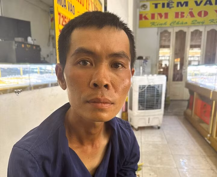 Nguyễn Hữu Thoại lúc bị bắt. (Ảnh: Lê Đức)