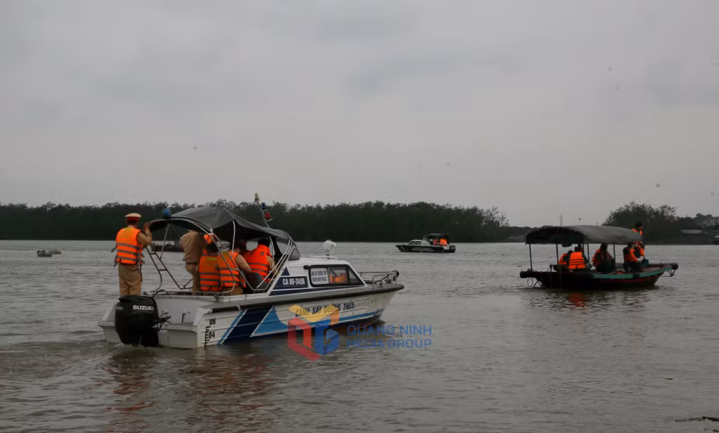 Lực lượng tìm kiếm cứu nạn của Bộ Công an đã có mặt tại hiện trường để hỗ trợ các lực lượng địa phương.