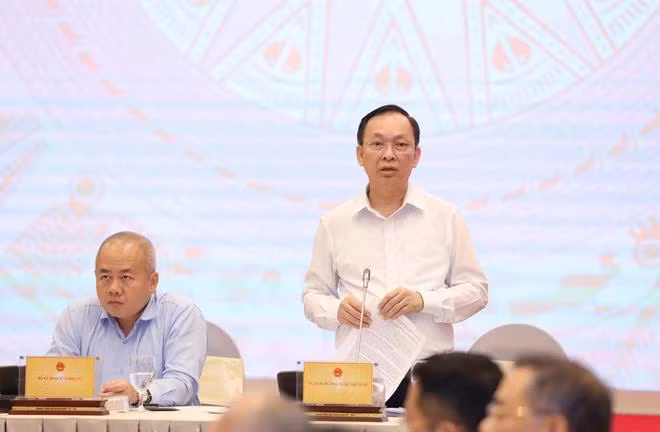 Phó Thống đốc thường trực Ngân hàng Nhà nước Đào Minh Tú trả lời báo chí tại họp báo Chính phủ. (Ảnh: Vietnam+)
