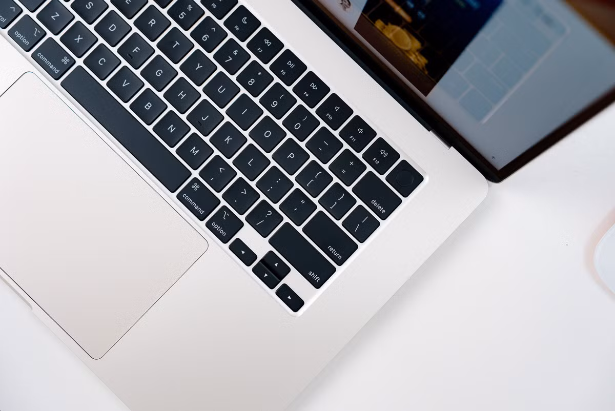 Mở hộp MacBook Air 15 inch dùng chip M3 ảnh 5