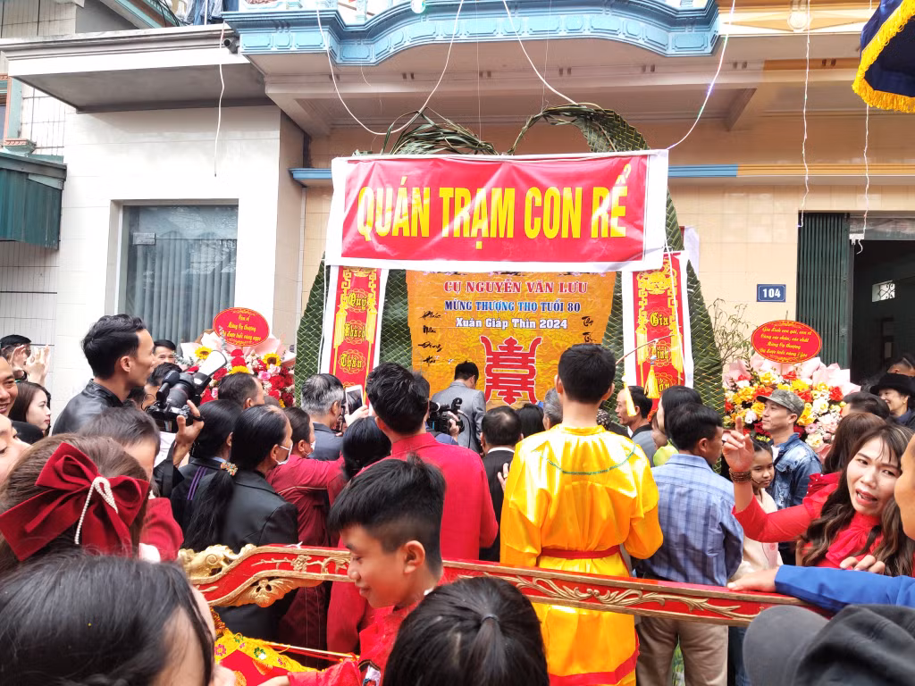 Lễ hội Tiên Công được TX Quảng Yên tổ chức ngày càng quy mô, bài bản, trở thành sản phẩm du lịch giàu bản sắc văn hóa.