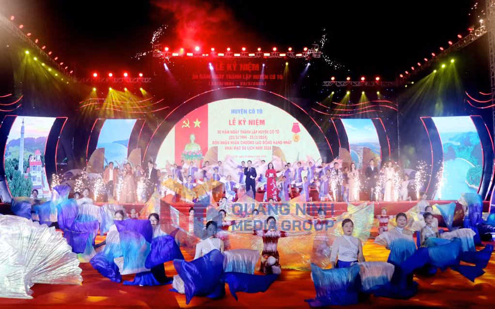 2024-03_Huyện Cô Tô kỷ niệm 30 năm Ngày thành lập- Chương trình nghệ thuật đặc sắc tại lễ kỷ niệm. Ảnh Hà Phong