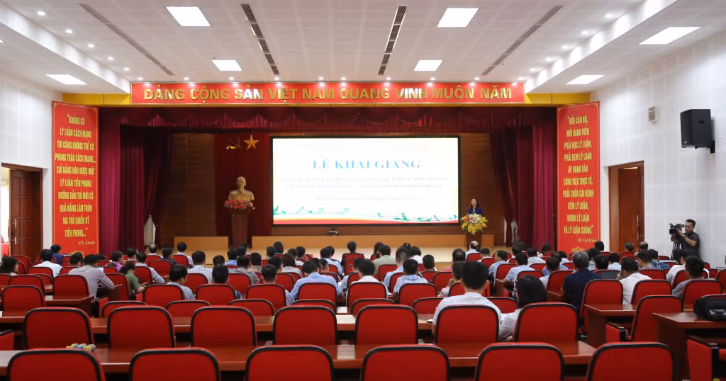 Quang cảnh lễ khai giảng.