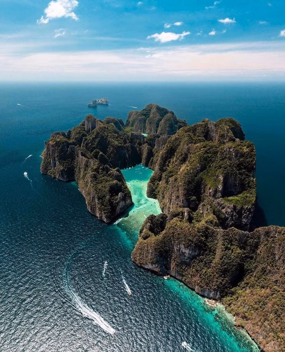 Thái Lan thu hút đông đảo du khách nhờ thiên nhiên ấn tượng cùng loạt chính sách du lịch thân thiện, cởi mở. Ảnh: @tess.roozen, @travelling.luxury.