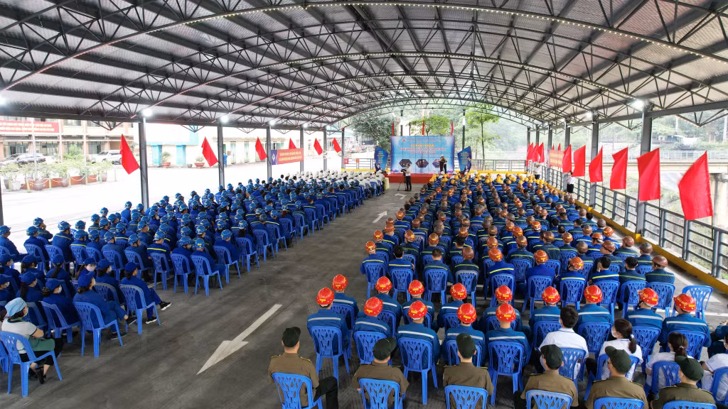 Lễ phát động “Tháng hành động về AT-VSLĐ - Tháng Công nhân” năm 2023 tại Công ty CP Than Vàng Danh. Ảnh CTV
