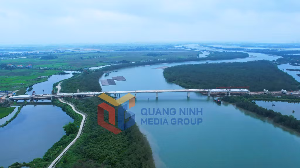 Thi công cầu Sông Rút (5-2023). Ảnh: Đỗ Phương