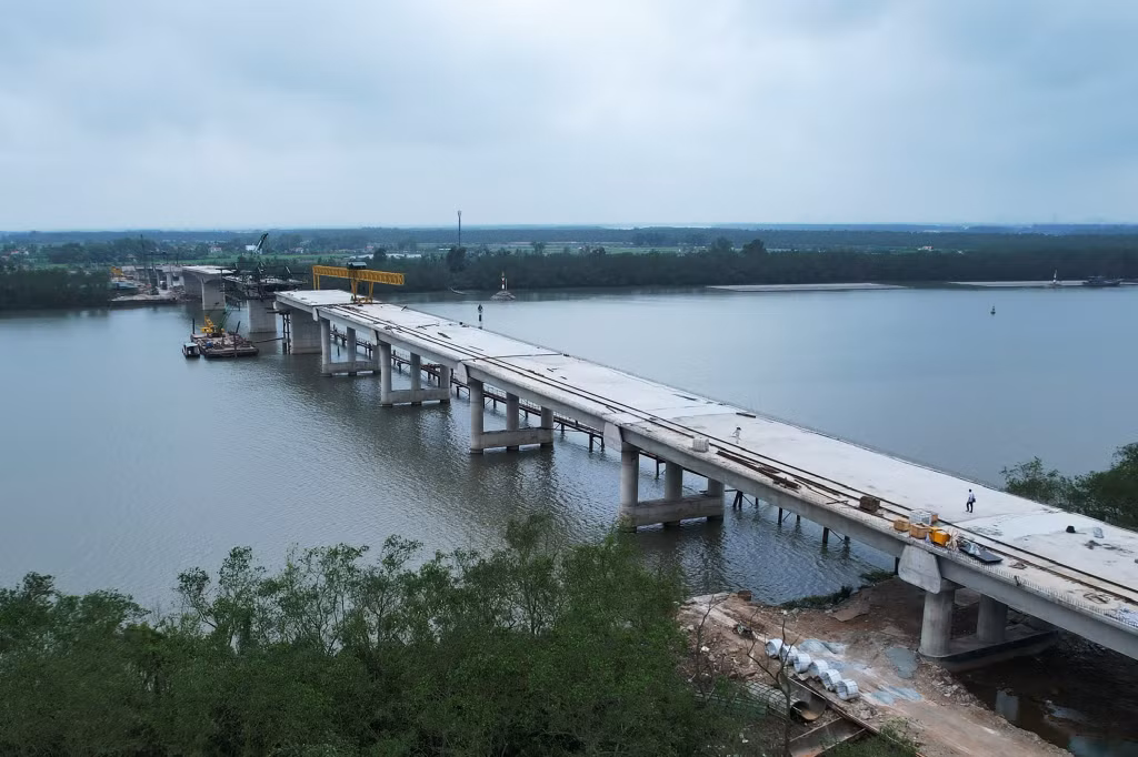 Cầu Sông Chanh sẽ hoàn thành hạng mục thô trong tháng 6/2023.