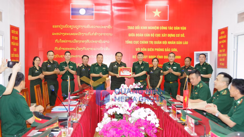 Đoàn công tác thăm, trao đổi kinh nghiệm tại Đồn Biên phòng Bắc Sơn (5-2023). Ảnh: Nguyễn Chiến