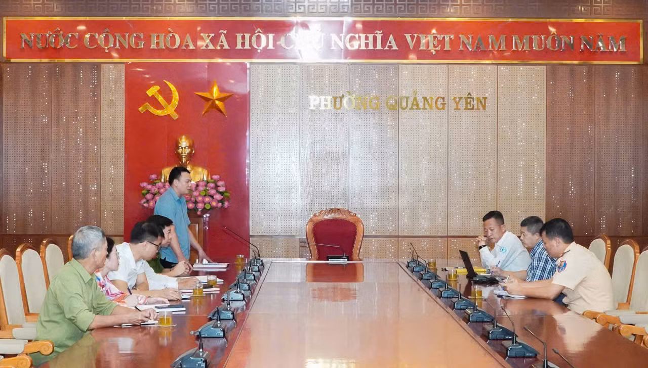 Phường Quảng Yên làm việc với các cơ quan để xem xét khắc phục các bất cập về an toàn giao thông trên địa bàn. Ảnh: Địa phương cung cấp