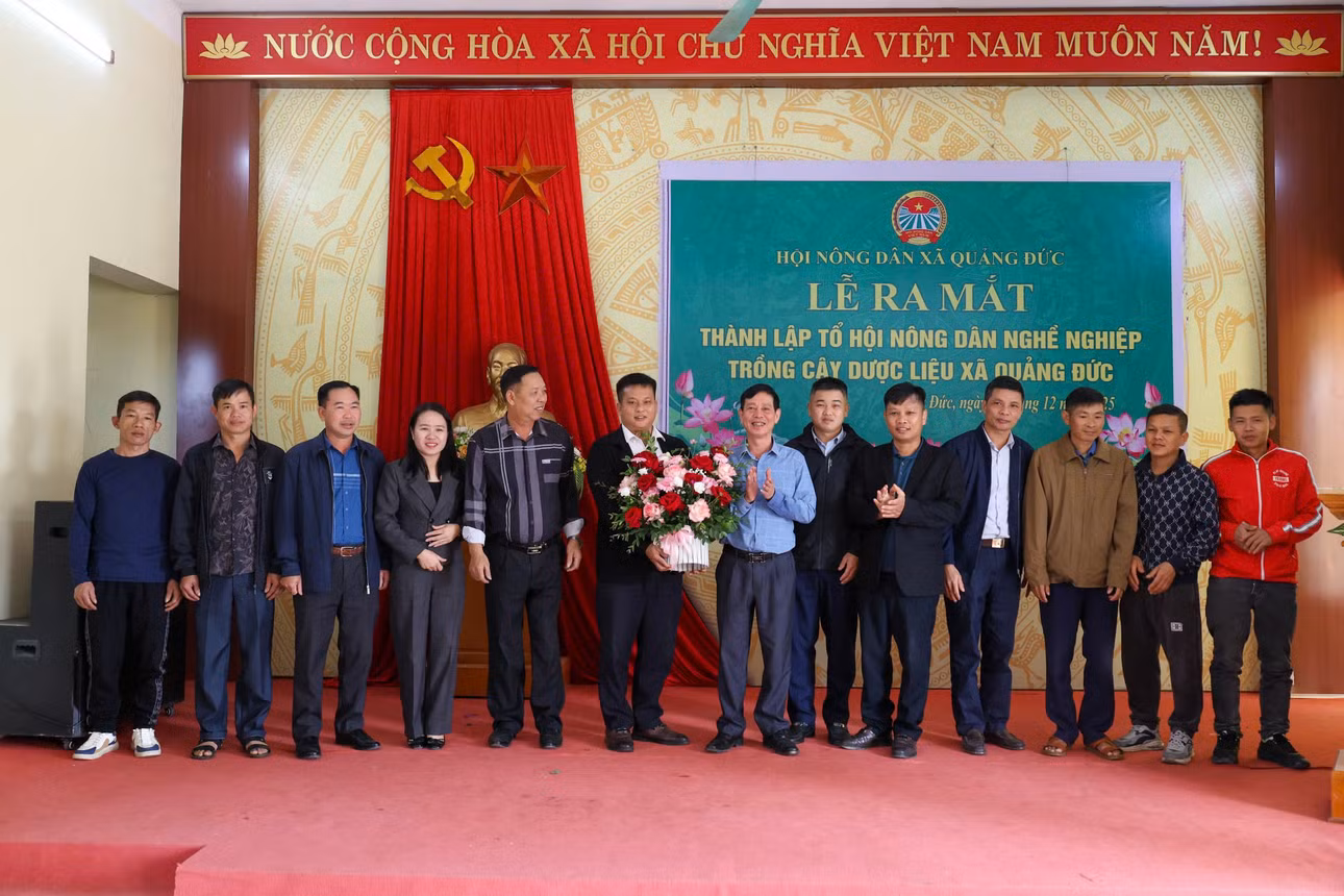 Lễ ra mắt Tổ hội nông dân nghề nghiệp trồng cây dược liệu, trực thuộc Hội Nông dân xã Quảng Đức.
