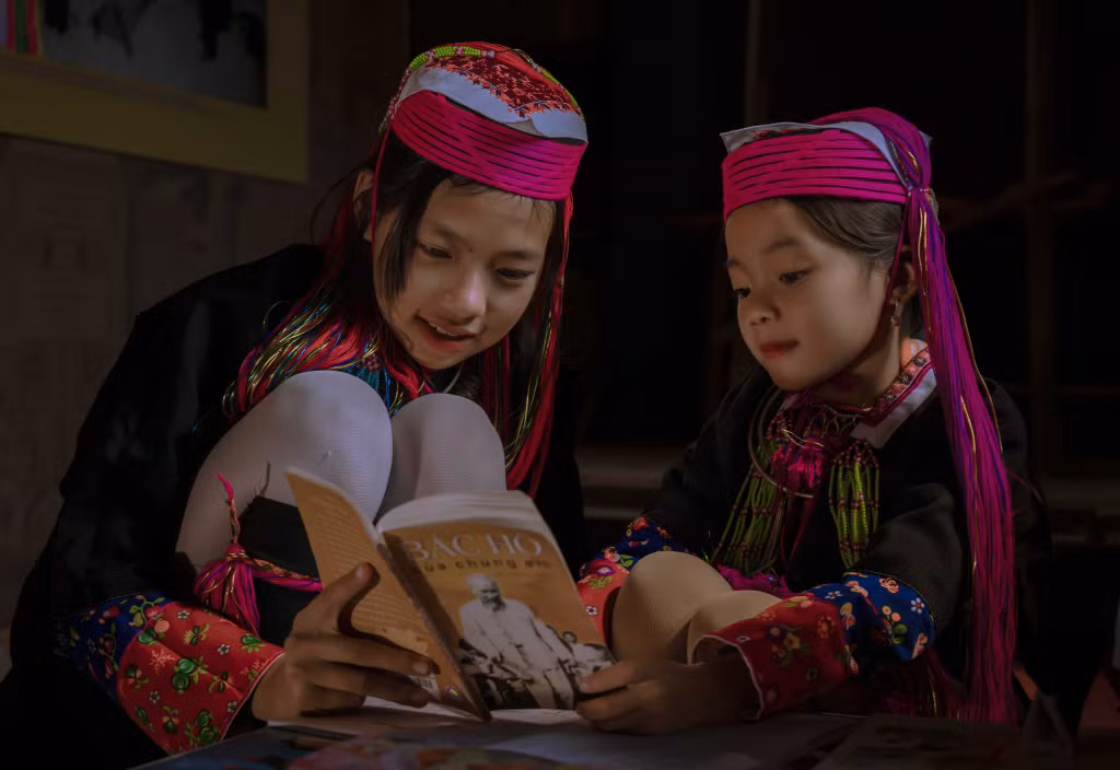 Cùng học. Ảnh: Hà Xuân Trường