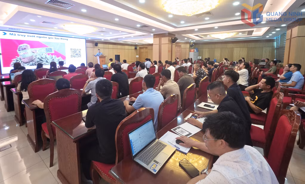 120 chủ thể OCOP, chủ các cơ sở xuất khẩu và cơ sở sơ chế, chế biến nông, lâm, thủy sản tham gia hội nghị.