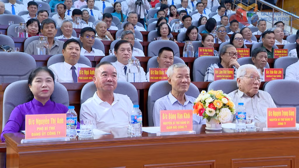 Các đại biểu tham dự Hội nghị gặp mặt kỷ niệm 66 năm Ngày thành lập Công ty Tuyển than Cửa Ông.