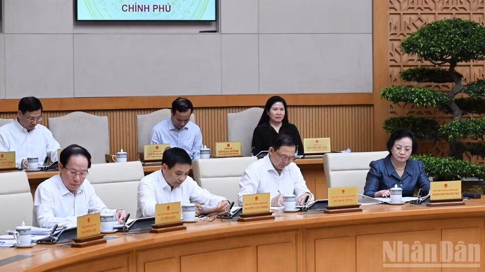 Các Phó Thủ tướng Chính phủ, đại biểu tham dự Phiên họp Chính phủ thường kỳ tháng 7. (Ảnh: Trần Hải)