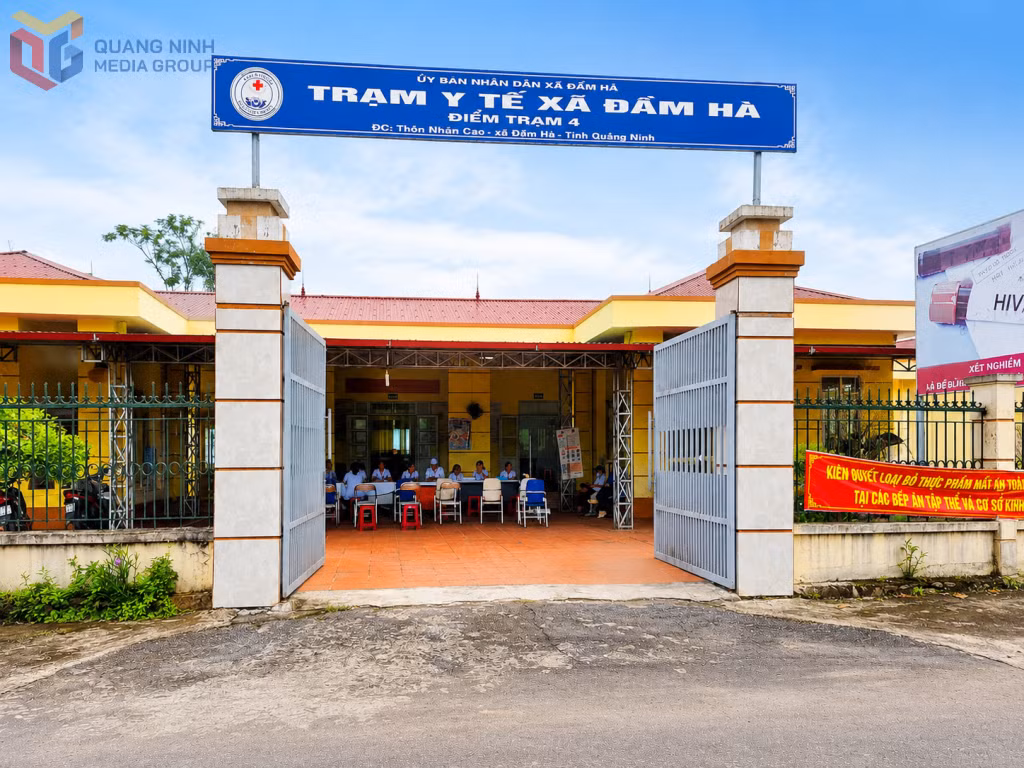 Trạm Y tế xã Đầm Hà triển khai chương trình khám sức khỏe miễn phí cho người dân.