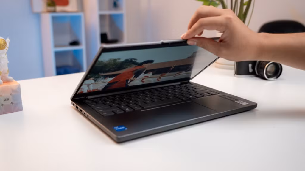 IdeaPad Slim 3 nổi bật với thiết kế gọn nhẹ và hiệu năng ổn định.