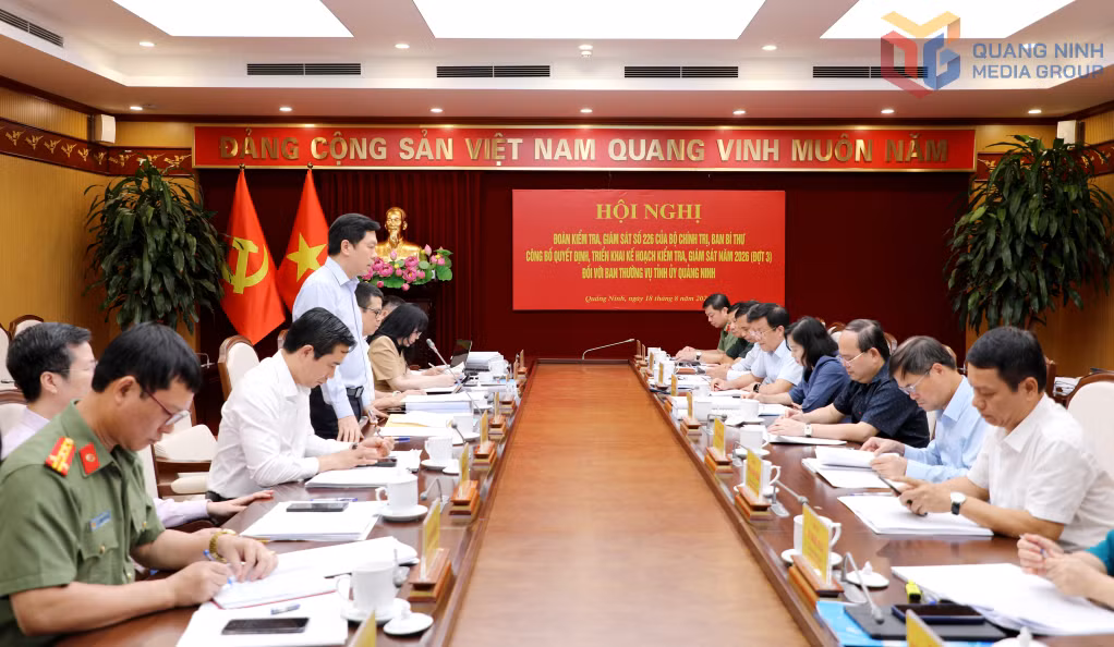 Quang cảnh buổi công bố quyết định của Bộ Chính trị, Ban Bí thư về chương trình kiểm tra, giám sát.