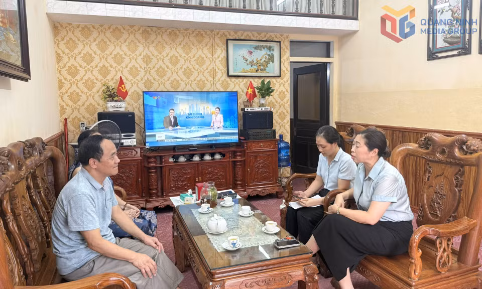 Ông Nguyễn Văn Năm (khu 6, phường Hạ Long) chia sẻ niềm vui khi được hưởng trợ cấp hưu trí xã hội theo Nghị quyết số 65/2025/NQ-HĐND của HĐND tỉnh.