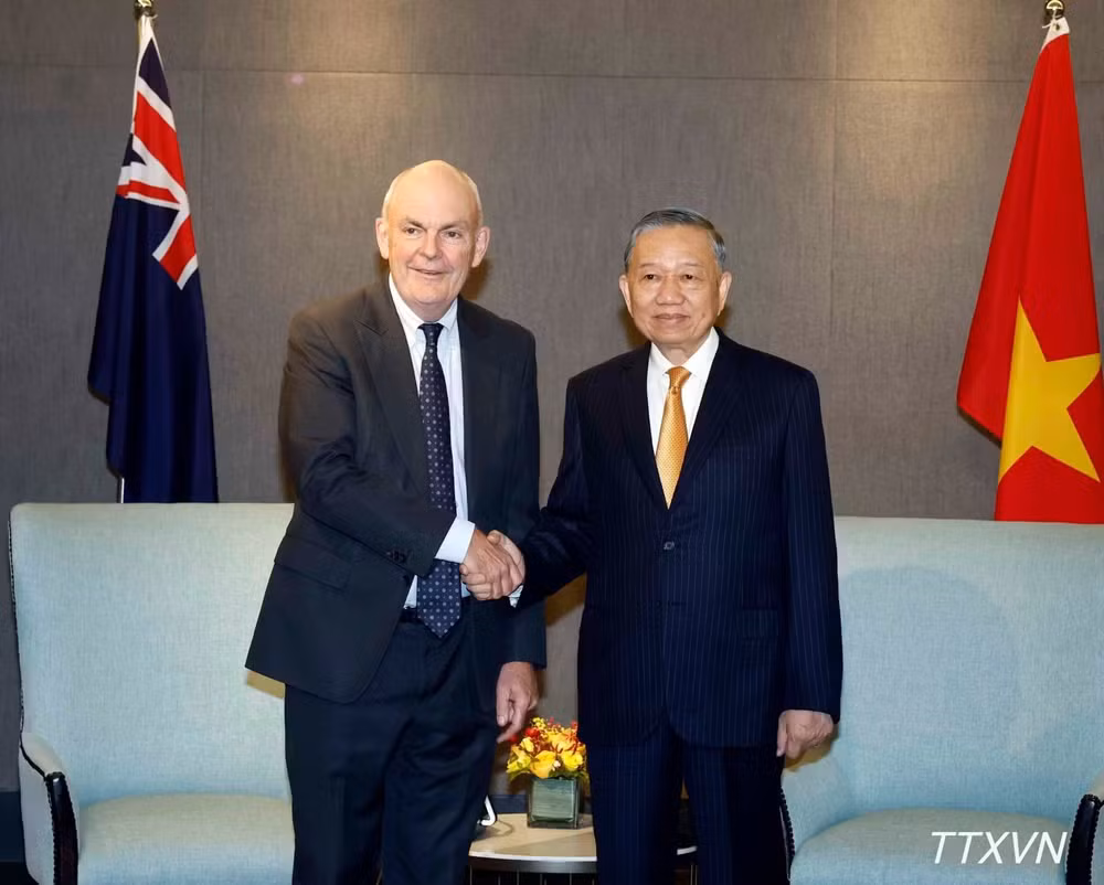Tổng Bí thư, Chủ tịch nước Tô Lâm và ông Steven Joyce, Quyền Chủ tịch Hội Hữu nghị New Zealand-Việt Nam. (Ảnh: Thống Nhất/TTXVN)