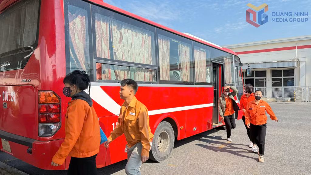 Xe đưa đón công nhân Công ty TNHH