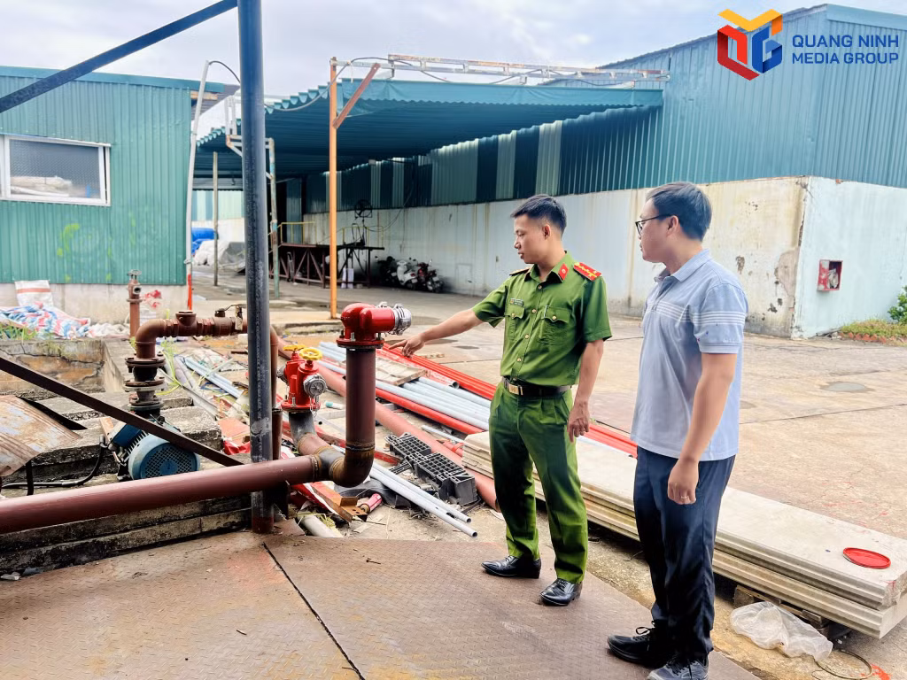 Cảnh sát PCCC&CNCH hướng dẫn doanh nghiệp tự tổ chức nghiệm thu sau khi hoàn thiện các điều kiện an toàn về PCCC.