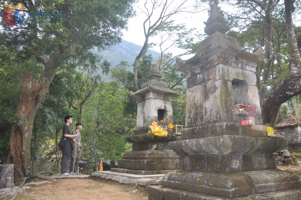 Vườn tháp Hòn Ngọc thuộc cụm di tích chùa Hoa Yên, Yên Tử nằm trong 12 điểm/cụm di tích thành phần của di sản thế giới được ghi danh.
