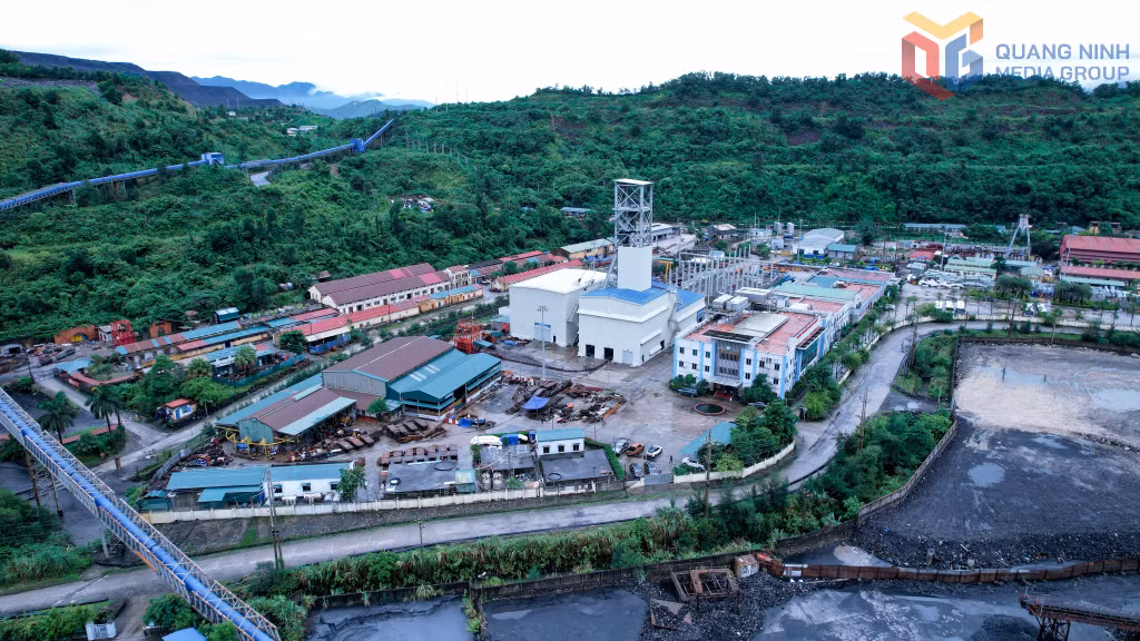 Toàn cảnh Dự án khai thác hầm lò Khe Chàm II-IV - công trình trọng điểm của Công ty Than Hạ Long - TKV.