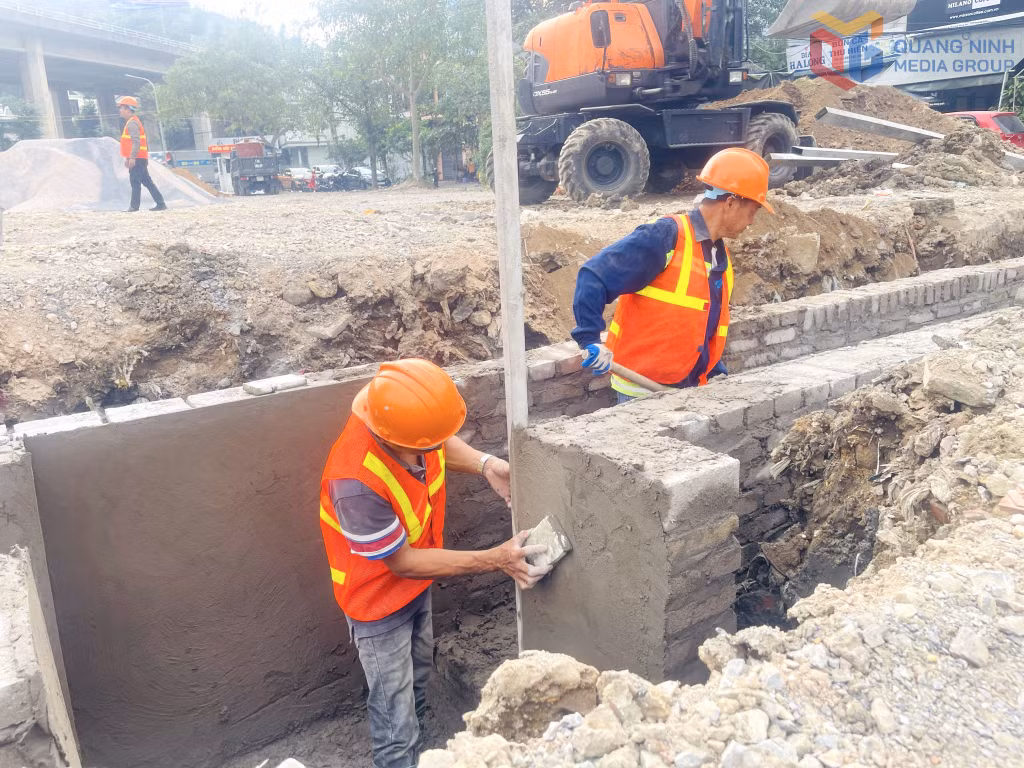 Dự án công trình chống ngập úng được triển khai trên địa bàn phường Hồng Gai.