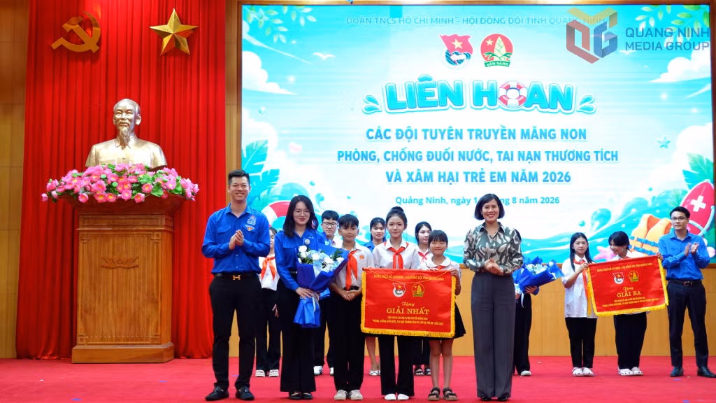Đội tuyên truyền măng non số 1 giành giải nhất tại liên hoan.