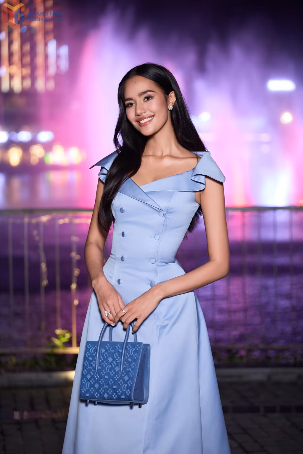 Đương kim Hoa hậu Thế giới 2025 Opal Suchata chia sẻ: “Tôi thật sự ấn tượng trước vẻ đẹp rực rỡ, sống động của chương trình nhạc nước bên bờ vịnh di sản. Sự hòa quyện giữa âm thanh, ánh sáng, mặt nước tạo nên một bức tranh nghệ thuật đầy cuốn hút. Đây thực sự là một trải nghiệm thú vị và đáng nhớ trong những ngày đầu tôi khám phá Quảng Ninh”.