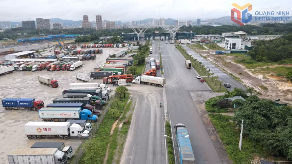 Hạ tầng khu vực lối thông quan cửa khẩu cầu Bắc Luân II được đầu tư đồng bộ, hiện đại.