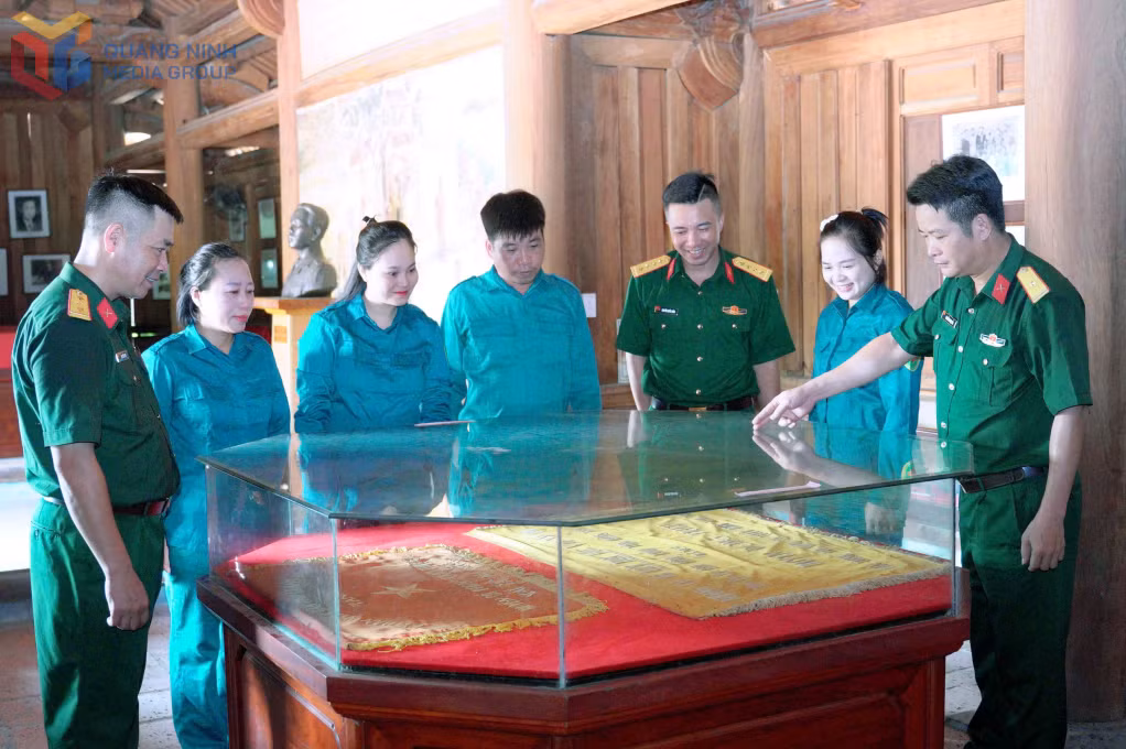 Hành trình về địa chỉ đỏ của cán bộ, chiến sĩ Ban CHQS phường An Sinh tại chùa Bắc Mã.