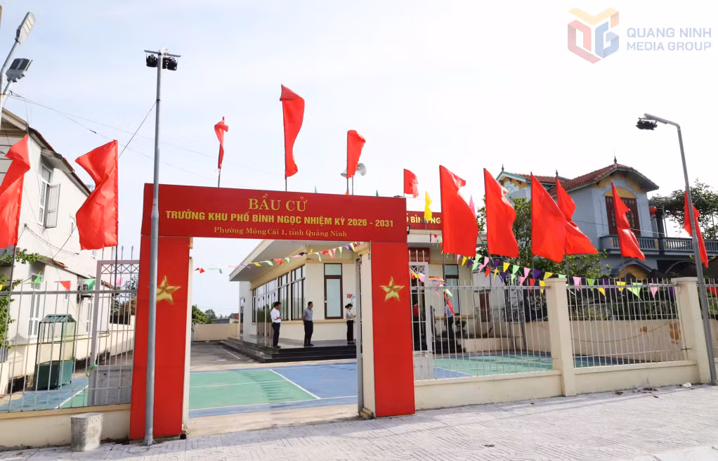 Tới thời điểm này, các khu vực bỏ phiếu trong toàn tỉnh đã được trang hoàng rực rỡ, sẵn sàng cho ngày bầu cử.