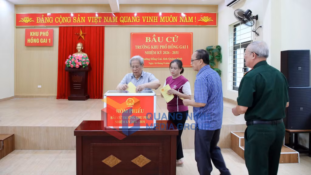 Không khí bầu cử dân chủ, nghiêm túc tại khu phố Hồng Gai 1, phường Hồng Gai (8-2026). Ảnh: PV