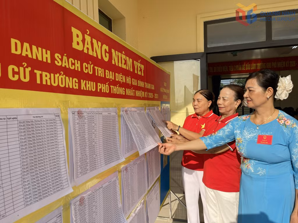 Cử tri khu Thống Nhất, phường Hà An xem danh sách cử tri.
