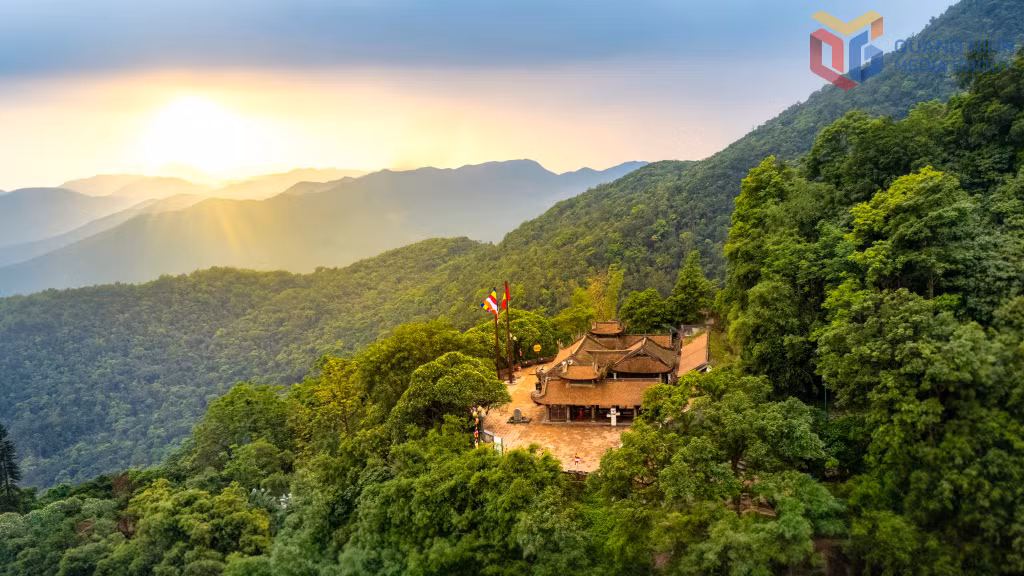 Chùa Hoa Yên rêu phong cổ kính - nơi Phật hoàng từng thuyết pháp và đào tạo thiền sinh. Ảnh Việt Anh