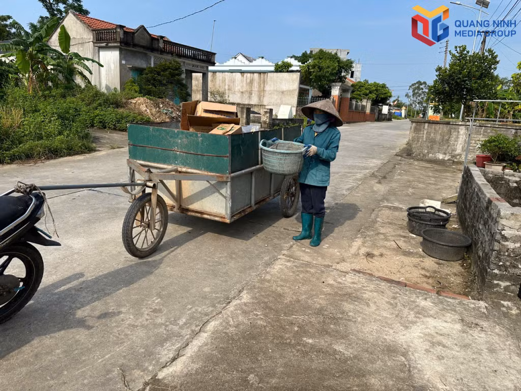 bqn_tr_2542681_to_thu_gom_van_chuyen_rac_thai_thon_vinh_trung_thu_gom_rac_tai_cac_khu_dan_cu_05164618.jpg