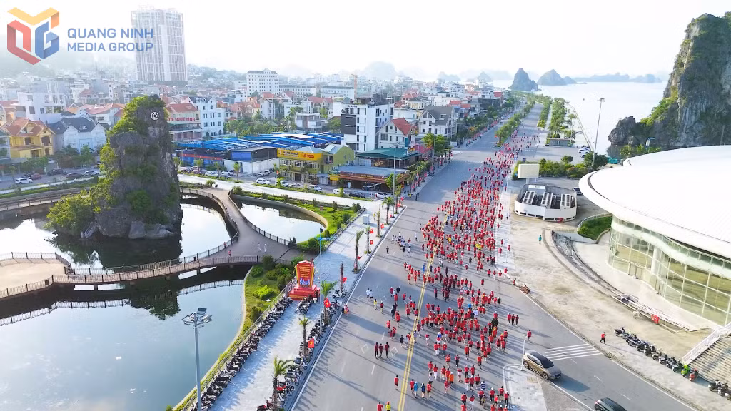 Chương trình đi bộ “Cùng Việt Nam tiến bước” năm 2026 được tổ chức ngày 30/8 tại 48 điểm ở các xã, phường, đặc khu và điểm cấp tỉnh tại khu vực Bãi tắm Hòn Gai, phường Hạ Long.