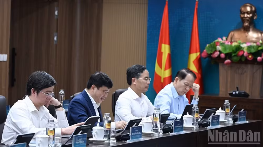 Lãnh đạo các bộ, ngành là thành viên Ban Chỉ đạo An ninh mạng quốc gia tham dự phiên họp. (Ảnh: Trần Hải)